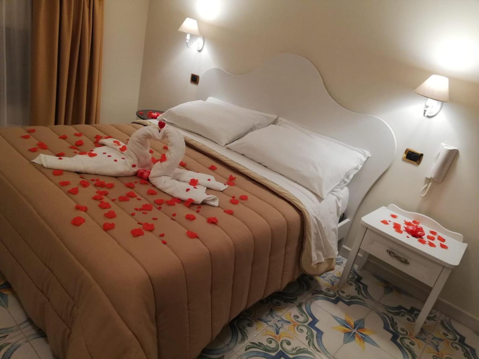 Hotel Il Sogno Srls Airola Esterno foto