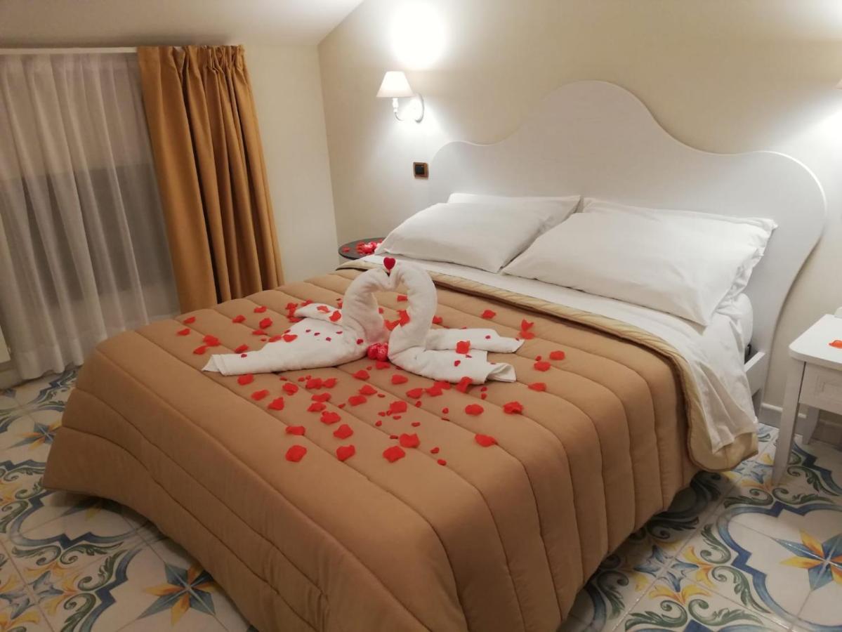 Hotel Il Sogno Srls Airola Esterno foto